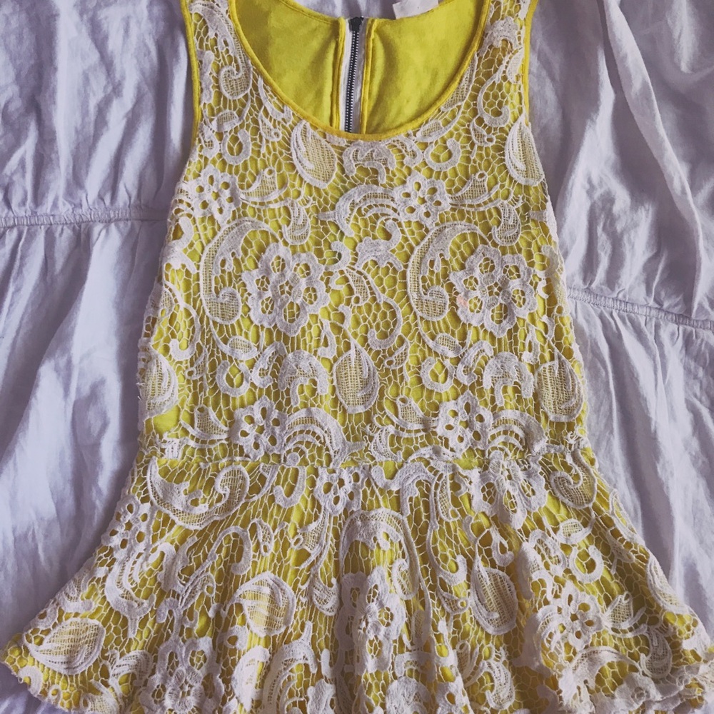 Yellow pemplum top!